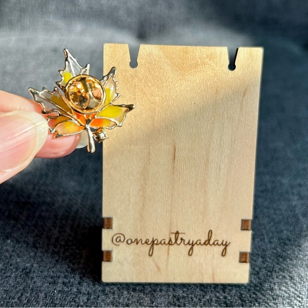 Maple Leaf Resin Pin Brooch, Orange, Yellow, Gold - Picture 7 of 17